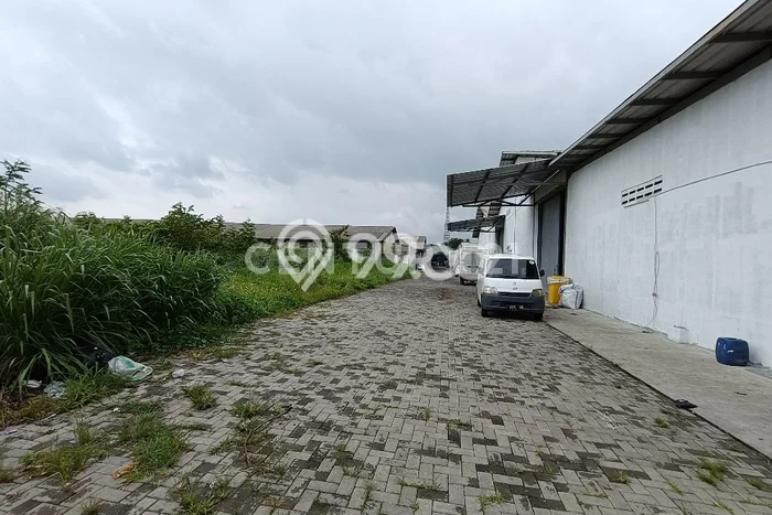 Unit Gudang Disewakan di Moch Toha di Area Ramai & Strategis Unit Gudang Disewakan di Moch Toha di Area Ramai & Strategis