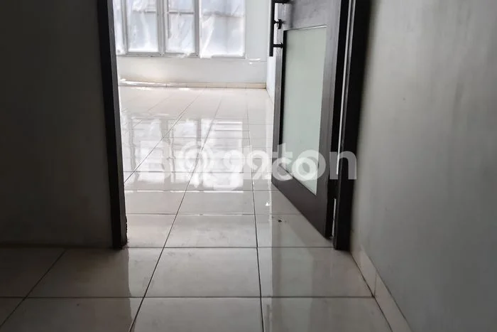 ruko 3 lantai di lokasi ramai dan strategis ruko 3 lantai di lokasi ramai dan strategis