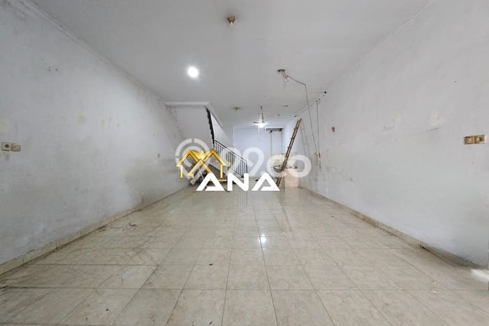 Gudang untuk Disewa di Pusat Jakarta Barat Luas Bangunan 220m2 Gudang untuk Disewa di Pusat Jakarta Barat Luas Bangunan 220m2