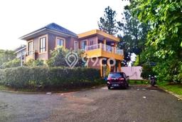 Rumah Strategis Kota Wisata, Bogor, LT 220m² LB 250m² Rumah Strategis Kota Wisata, Bogor, LT 220m² LB 250m²
