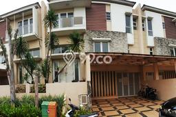 Rumah Asri dengan Luas Tanah 180m² di Kawasan Summarecon Bekasi, Bekasi Rumah Asri dengan Luas Tanah 180m² di Kawasan Summarecon Bekasi, Bekasi