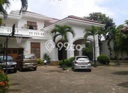 Disewakan! Rumah 9 Kamar Tidur &
7 Kamar Mandi di Bintaro, Jakarta Selatan Disewakan! Rumah 9 Kamar Tidur &
7 Kamar Mandi di Bintaro, Jakarta Selatan