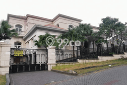 Rumah Nyaman di Dukuh Pakis, Surabaya, LT 1527m² LB 2000m² Rumah Nyaman di Dukuh Pakis, Surabaya, LT 1527m² LB 2000m²