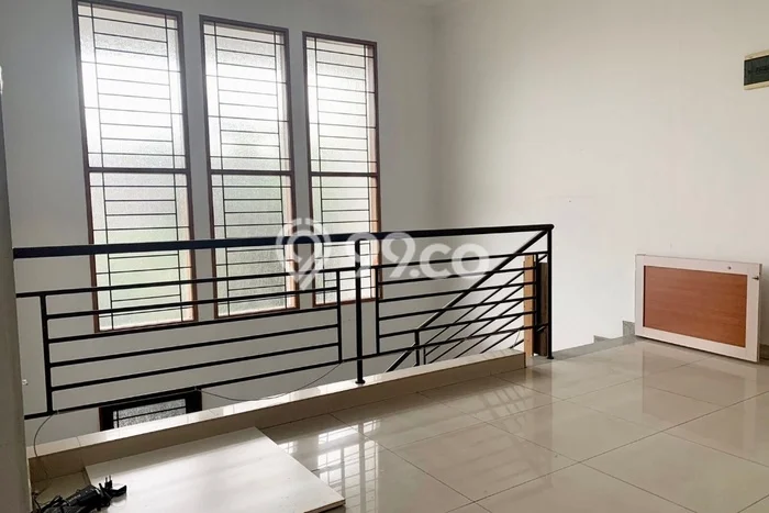 For Sale! Luxury House LT 215m2 Desain Elegan di mekar wangi For Sale! Luxury House LT 215m2 Desain Elegan di mekar wangi