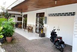Ready to Use! Premium House LT 622m2 Desain Elegan di Kemang Ready to Use! Premium House LT 622m2 Desain Elegan di Kemang