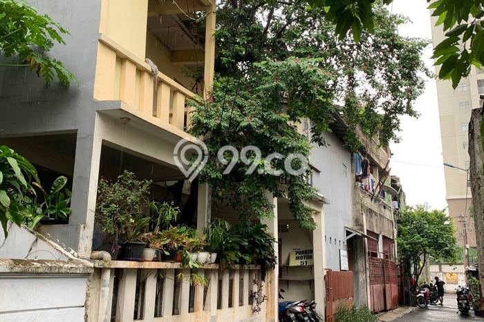 Rumah Elit LB 400m2 Siap Huni Desain Elegan di Tanjung Duren, Jakarta Barat Rumah Elit LB 400m2 Siap Huni Desain Elegan di Tanjung Duren, Jakarta Barat