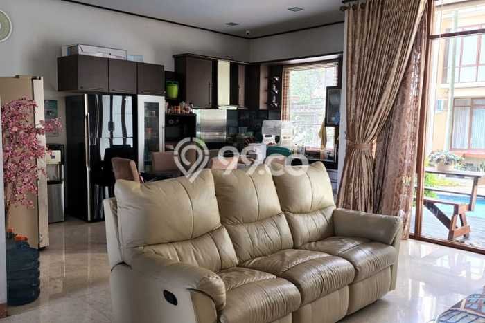 For Sale! Luxury House LT 168m2 Desain Elegan di Setra Duta For Sale! Luxury House LT 168m2 Desain Elegan di Setra Duta