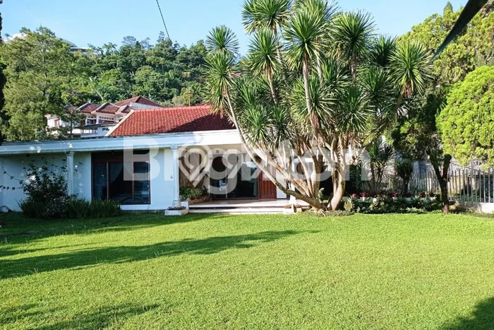 SPECIAL PRICE! Rumah Asri lokasi Pandaan, Luas 900m2m² Bangunan 400m2m² SPECIAL PRICE! Rumah Asri lokasi Pandaan, Luas 900m2m² Bangunan 400m2m²