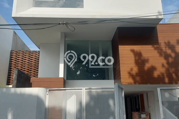 Rumah Elit Modern Tanpa Renovasi di Pondok Indah Jakarta Selatan Rumah Elit Modern Tanpa Renovasi di Pondok Indah Jakarta Selatan