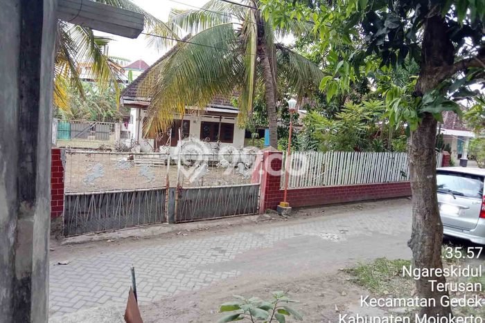 Rumah Elit Modern Tanpa Renovasi di Gedeg Mojokerto Rumah Elit Modern Tanpa Renovasi di Gedeg Mojokerto