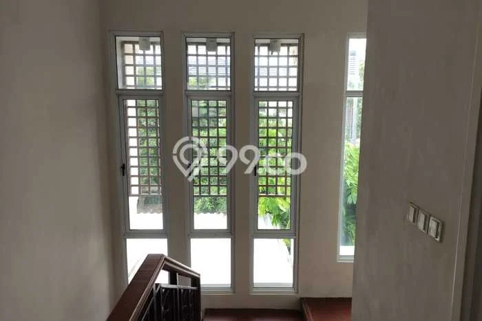Disewakan! Rumah 3 Kamar Tidur &
3 Kamar Mandi di BSD Green Wich, Tangerang Disewakan! Rumah 3 Kamar Tidur &
3 Kamar Mandi di BSD Green Wich, Tangerang
