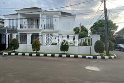 Jual Rumah Luas Megah Dengan View Eksklusif di Bintaro, Jakarta Selatan Jual Rumah Luas Megah Dengan View Eksklusif di Bintaro, Jakarta Selatan