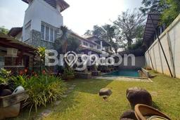 Rumah 2 lantai mewah dan asri dengan kolam renang siap huni di Taman Tirta Golf BSD City Rumah 2 lantai mewah dan asri dengan kolam renang siap huni di Taman Tirta Golf BSD City