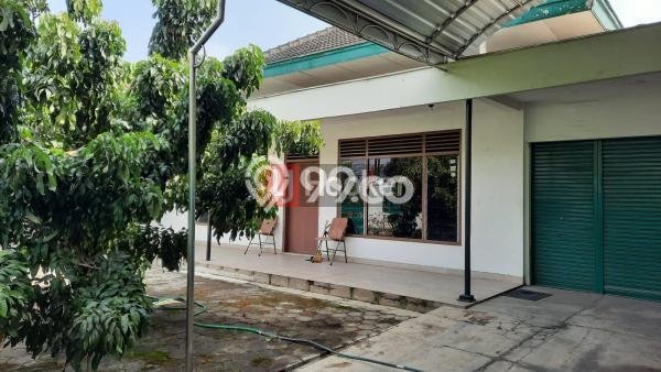 Siap Huni Rumah Mewah 4 Kamar di Laweyan Dekat ke Mana Pun Siap Huni Rumah Mewah 4 Kamar di Laweyan Dekat ke Mana Pun
