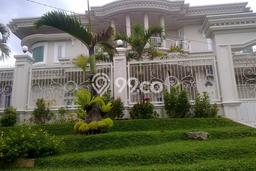 Rumah Terawat LT 430m2m² / LB 600m2m² di Kawasan Bisnis Lawang, Malang Rumah Terawat LT 430m2m² / LB 600m2m² di Kawasan Bisnis Lawang, Malang