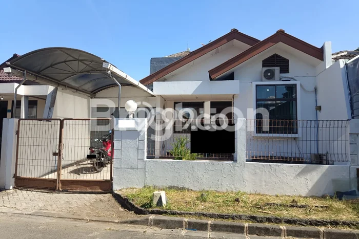 Rumah Berkualitas LT 180m2m² / LB 107m2m² di Lokasi Strategis Sambikerep, Surabaya Rumah Berkualitas LT 180m2m² / LB 107m2m² di Lokasi Strategis Sambikerep, Surabaya