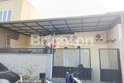 Rumah Berkualitas Gununganyar, Surabaya, Luas 135m² LB 135m² Rumah Berkualitas Gununganyar, Surabaya, Luas 135m² LB 135m²