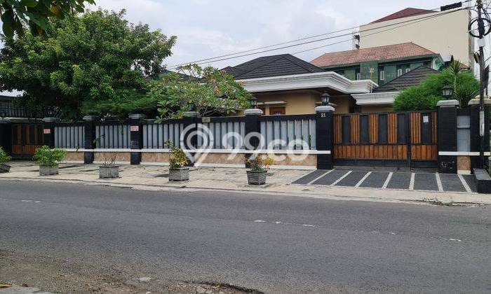 Siap Huni Rumah Mewah 3 Kamar di Laweyan Dekat ke Mana Saja Siap Huni Rumah Mewah 3 Kamar di Laweyan Dekat ke Mana Saja