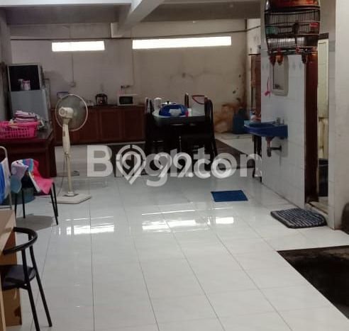 Siap Huni Hunian Elit 8 Kamar di Sawahan Dekat ke Mana Pun Siap Huni Hunian Elit 8 Kamar di Sawahan Dekat ke Mana Pun