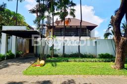 Jual Rumah Mewah Megah Dengan View Cantik di Sukomanunggal, Surabaya Jual Rumah Mewah Megah Dengan View Cantik di Sukomanunggal, Surabaya