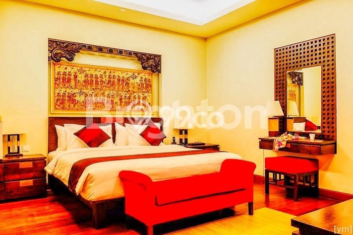 Ready to Use! Luxury House LT 1000m2 Desain Elegan di Mumbul Ready to Use! Luxury House LT 1000m2 Desain Elegan di Mumbul