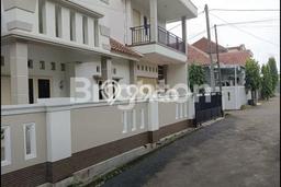 PILIHAN TEPAT! Rumah kawasan Ungaran Barat, 4 KT, Dekat Sekolah, Luas 205m² LB 230m² PILIHAN TEPAT! Rumah kawasan Ungaran Barat, 4 KT, Dekat Sekolah, Luas 205m² LB 230m²