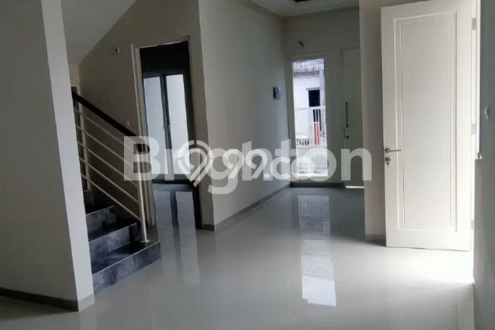 Rumah Luas Asri 3 KT Siap Huni di Mulyosari Surabaya Rumah Luas Asri 3 KT Siap Huni di Mulyosari Surabaya