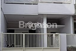 Dijual Hunian Rumah Terawat 3 KT di Sutorejo, Surabaya Dijual Hunian Rumah Terawat 3 KT di Sutorejo, Surabaya