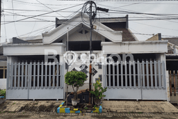Rumah Luas Asri 2 KT Siap Pakai di Kutisari Surabaya Rumah Luas Asri 2 KT Siap Pakai di Kutisari Surabaya