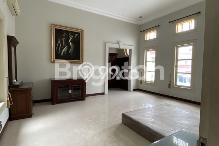HARGA SPESIAL! Rumah Premium area Mulyorejo, Surabaya, LT 645m2m² Bangunan 700m2m² BISA KPR! HARGA SPESIAL! Rumah Premium area Mulyorejo, Surabaya, LT 645m2m² Bangunan 700m2m² BISA KPR!
