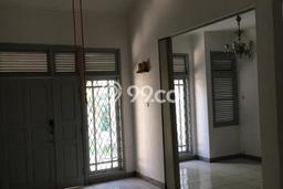 Rumah Di Jalan Salam Kebon Jeruk, 2 Lantai, Unfurnised Rumah Di Jalan Salam Kebon Jeruk, 2 Lantai, Unfurnised