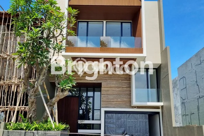 Hunian Elit LB 350m2 Siap Huni Desain Elegan di Pakuwon Indah, Surabaya Hunian Elit LB 350m2 Siap Huni Desain Elegan di Pakuwon Indah, Surabaya