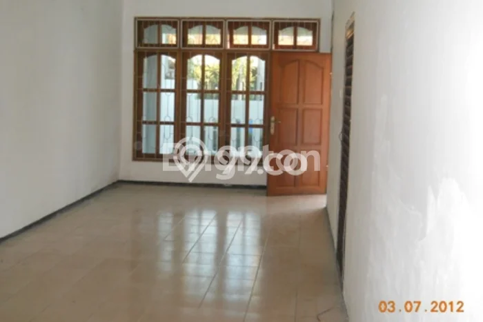 Jual Rumah Favorit Siap Huni LB 200m2 di Rungkut, Surabaya Jual Rumah Favorit Siap Huni LB 200m2 di Rungkut, Surabaya