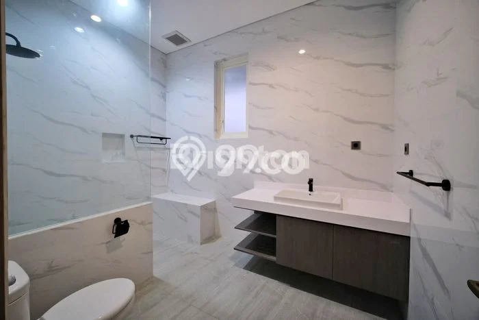 Rumah Luxury Modern Tanpa Renovasi di Sukomanunggal Surabaya Rumah Luxury Modern Tanpa Renovasi di Sukomanunggal Surabaya