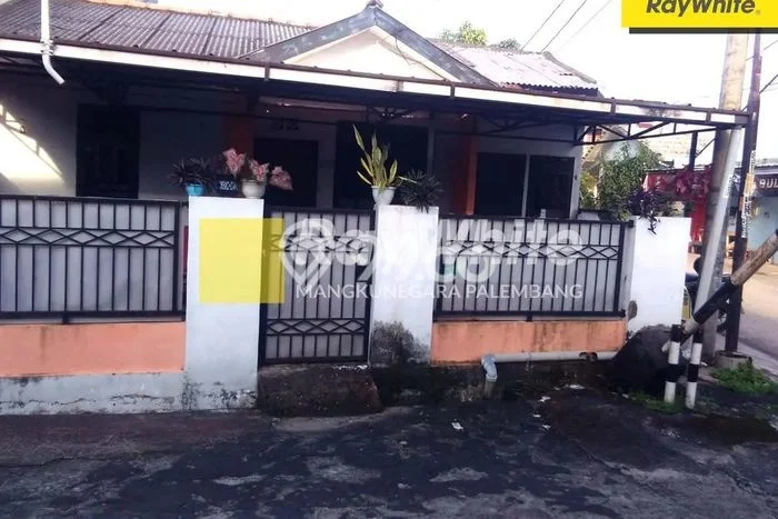 FEATURED! Rumah Asri area Alang Alang Lebar, LT 103m2m² Bangunan 80m2m² FEATURED! Rumah Asri area Alang Alang Lebar, LT 103m2m² Bangunan 80m2m²