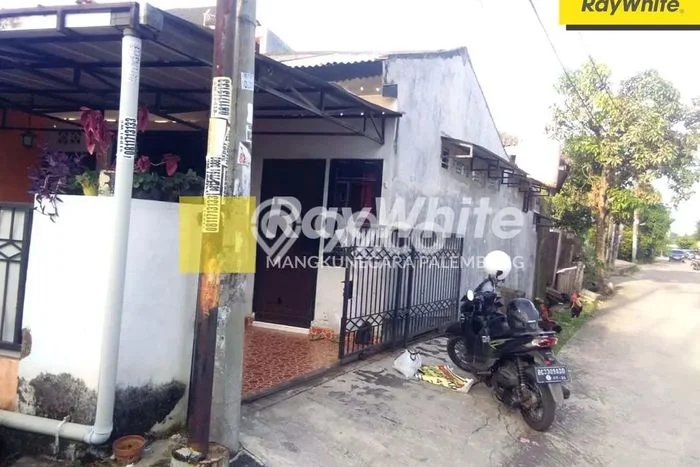 FEATURED! Rumah Asri area Alang Alang Lebar, LT 103m2m² Bangunan 80m2m² FEATURED! Rumah Asri area Alang Alang Lebar, LT 103m2m² Bangunan 80m2m²