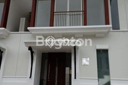 RUMAH BAGUS TERAWAT MINIMALIS DI GRAND HARVEST KEBRATON SURABAYA BARAT RUMAH BAGUS TERAWAT MINIMALIS DI GRAND HARVEST KEBRATON SURABAYA BARAT