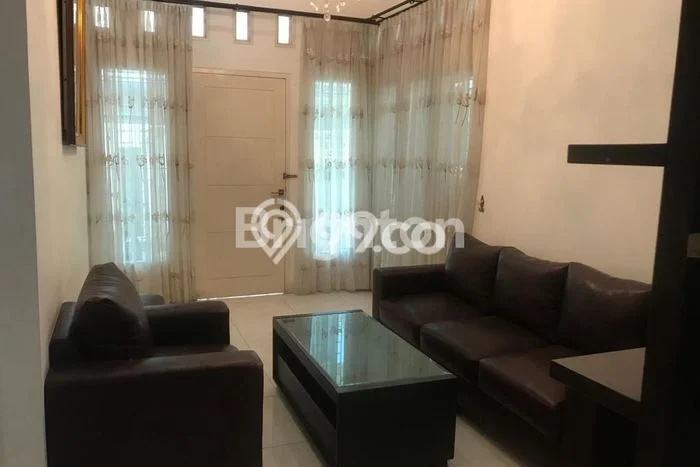 Siap Huni Rumah Mewah 8 Kamar di Koja Dekat ke Mana Pun Siap Huni Rumah Mewah 8 Kamar di Koja Dekat ke Mana Pun