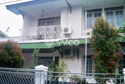 Rumah Lingkungan Asri di Kebayoran Lama, Jakarta Selatan, Luas 224m² LB 232m² Rumah Lingkungan Asri di Kebayoran Lama, Jakarta Selatan, Luas 224m² LB 232m²