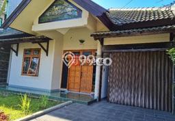 Lokasi strategis! Rumah siap huni dikontrakkan di Cimahi Utara LB 170m2 Lokasi strategis! Rumah siap huni dikontrakkan di Cimahi Utara LB 170m2