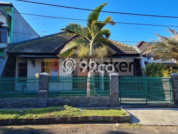 Lokasi strategis! Rumah siap huni dikontrakkan di Cimahi Utara LB 170m2 Lokasi strategis! Rumah siap huni dikontrakkan di Cimahi Utara LB 170m2