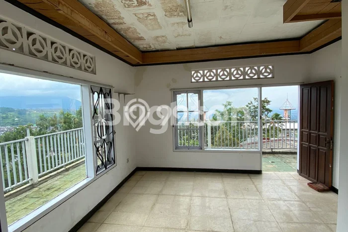 HARGA SPESIAL! Rumah Premium area Prigen, Pasuruan, LT 5240m2m² Bangunan 800m2m² BISA KPR! HARGA SPESIAL! Rumah Premium area Prigen, Pasuruan, LT 5240m2m² Bangunan 800m2m² BISA KPR!