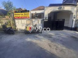 Disewakan rumah cantik area Denpasar lokasi strategis dekat dengan fasilitas publik sangat terawat berlokasi di area perumahan. Disewakan rumah cantik area Denpasar lokasi strategis dekat dengan fasilitas publik sangat terawat berlokasi di area perumahan.