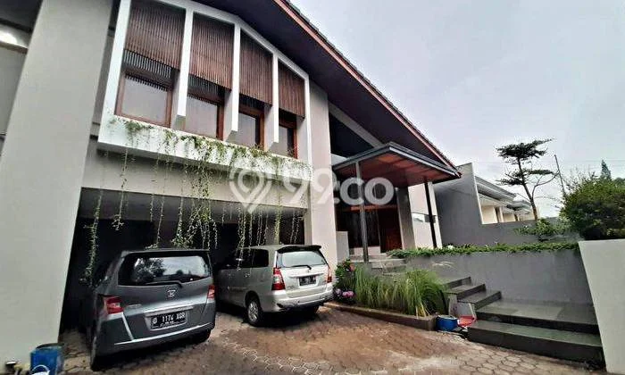 Rumah Elit Modern Tanpa Renovasi di Setiabudi Bandung Rumah Elit Modern Tanpa Renovasi di Setiabudi Bandung