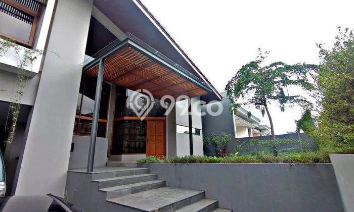 Rumah Elit Modern Tanpa Renovasi di Setiabudi Bandung Rumah Elit Modern Tanpa Renovasi di Setiabudi Bandung