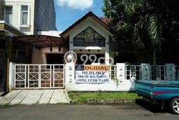 Rumah Area Nyaman di Serpong, Tangerang Selatan, LT 349m2m² LB 113m2m² Rumah Area Nyaman di Serpong, Tangerang Selatan, LT 349m2m² LB 113m2m²