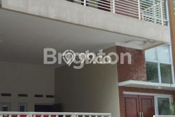 Rumah di Depok, LT 125m², Bangunan 135m² Rumah di Depok, LT 125m², Bangunan 135m²
