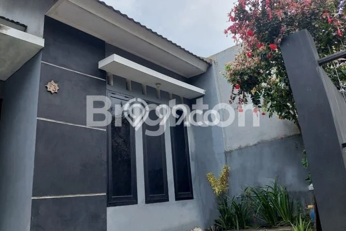 Jual Segera Rumah 2 KT 1 KM di Kawasan Komersial , Malang Jual Segera Rumah 2 KT 1 KM di Kawasan Komersial , Malang
