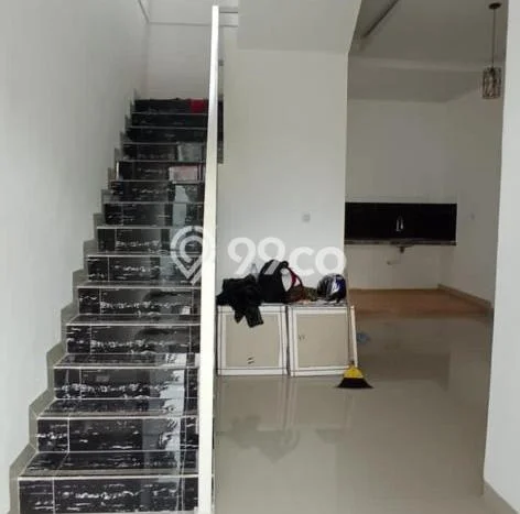 For Sale Rumah 3 Kamar Lokasi Ideal Nyaman dan Strategis di Rungkut For Sale Rumah 3 Kamar Lokasi Ideal Nyaman dan Strategis di Rungkut