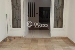 Rumah di Cilandak, 4 KT, Lingkungan Asri, LT 225m² LB 360m² Rumah di Cilandak, 4 KT, Lingkungan Asri, LT 225m² LB 360m²
